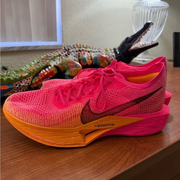 Nike ZoomX VaporFly Next%3 - Picture 2 of 8